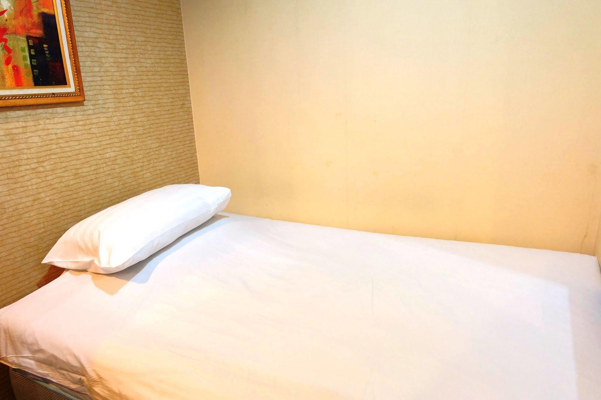 Take A Rest Hotel Бангкок Екстер'єр фото